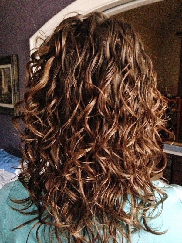 Scrunching Super Soak Method Asciugare Ricci Senza Crespo Permed Hairstyles Short Hair Styles Medium Length Hair Styles