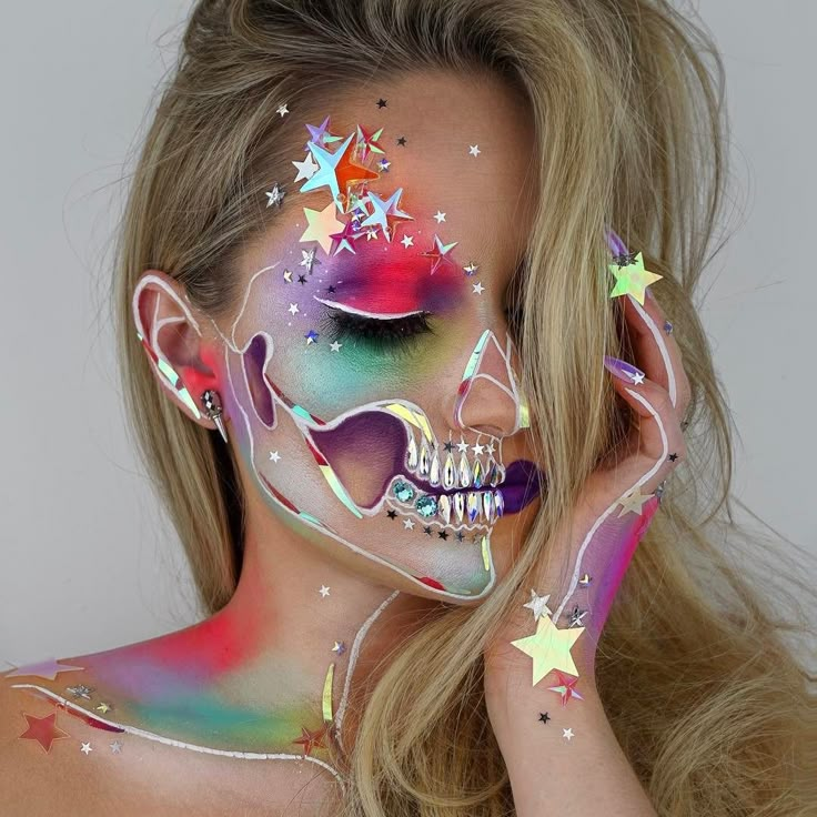 Makeup artist and wig maker, Vanessa Davis, posts amazing skeleton cosmetic creations to her Instagram account and uses glitter, sequins, and even Swarovski Piercing, Eyeliner, Make Up, Make Up Looks, Halloween Make Up, Eye Make Up, Glitter Case, Bling Bling, Makeup