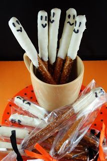 you dont need to be martha stewart to make all of these yummy treats cute food for kids 48 edible ghost craft ideas for halloween - Edible Halloween Decorations you dont need to be martha stewart to make all of these yummy treats cute food for kids 48 edible ghost craft ideas for halloween - Edible Halloween Decorations
