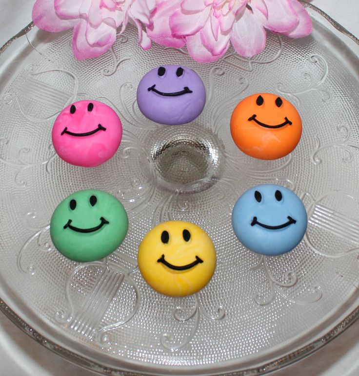 Smiley Face Emoji Wafer Paper Toppers 1.5 Inch for Decorating Desserts Cupcakes Birthday Cakes Cookies Pack of 12 Smiley Face Emoji Wafer Paper Toppers 1.5 Inch for Decorating Desserts Cupcakes Birthday Cakes Cookies Pack of 12