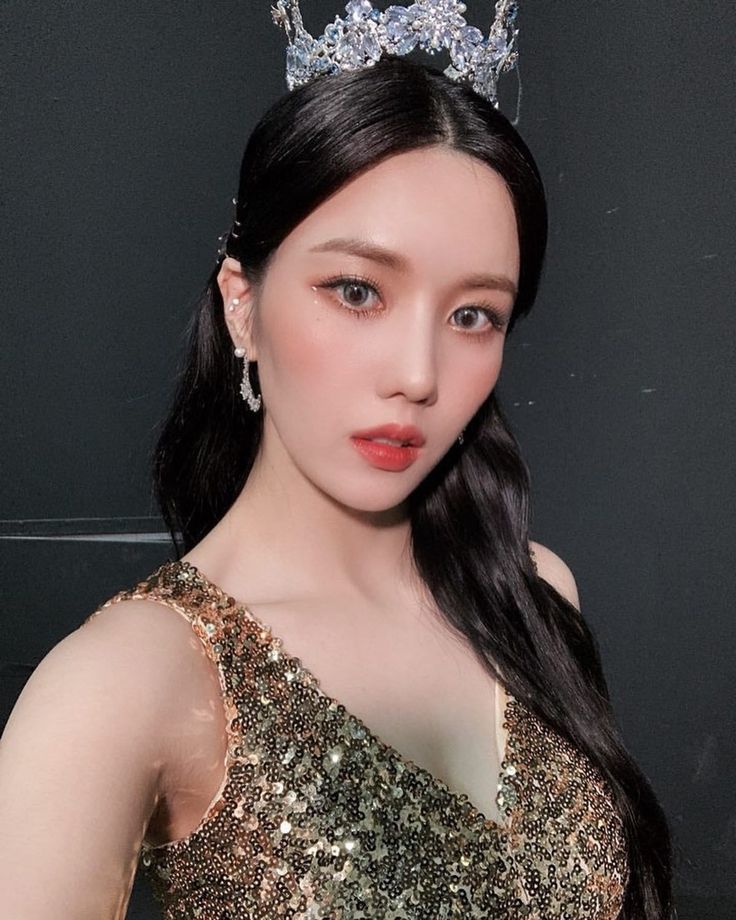 wiz one kwon eunbi x kim chaewon selebritas mode wiz one kwon eunbi x kim chaewon selebritas mode