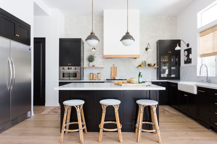 J. Kurtz Design's Indian Wells California Kitchen | Kitchen renovation, Kitchen cabinet design ...