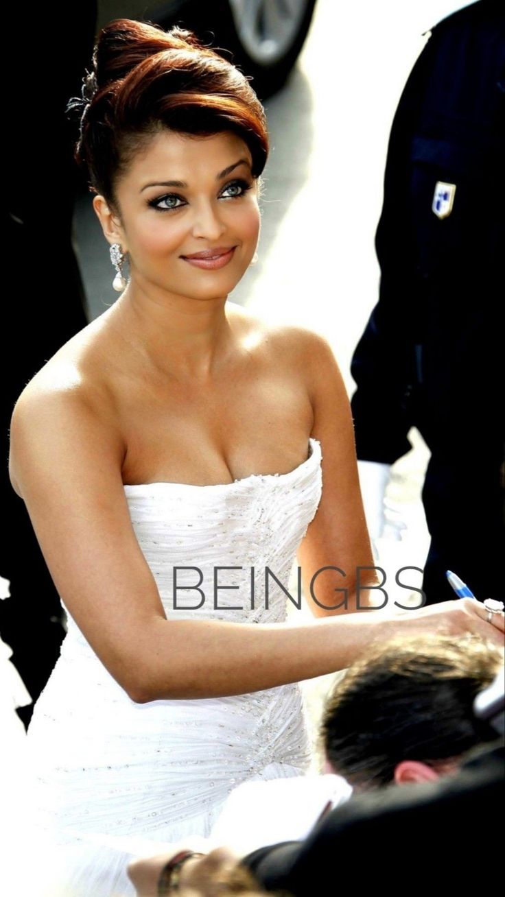 Pin by Abu Aamir on beauty queen Aishwarya rai | Bollywood actress hot