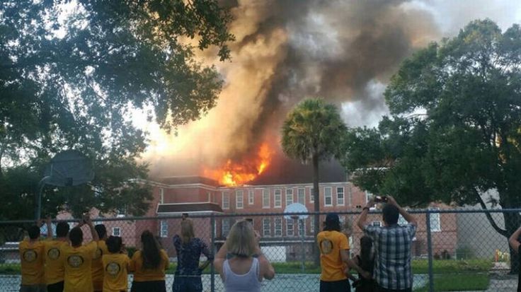 Robert E. Lee Elementary burns down in Tampa just after power is