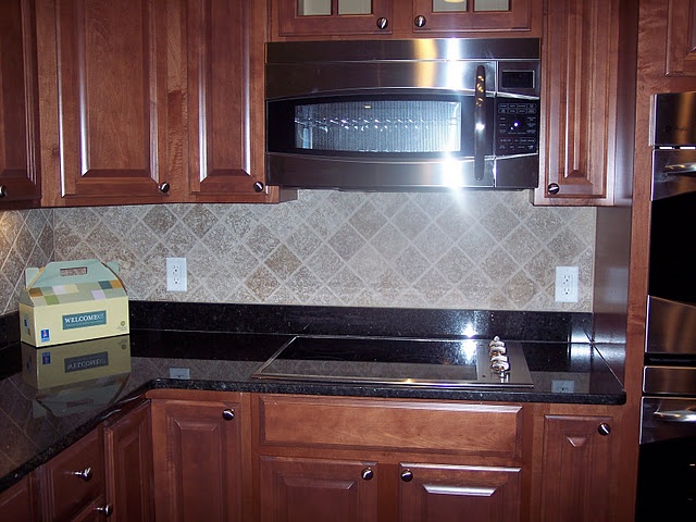 cabinets maple with a cognac glaze. granite is Ubatuba ... cabinets maple with a cognac glaze. granite is Ubatuba ... on Granite Colors That Go With Maple Cabinets
id=51500
