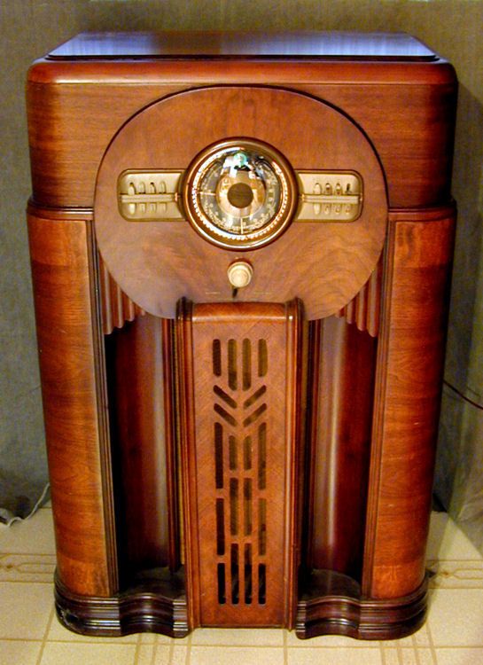 81 Best Console Radios (Vintage) Images On Pinterest Antique 1940 - Before there was TV - Zenith Model 12-S-471 Console Radio - 81 Best Console Radios (Vintage) Images On Pinterest Antique