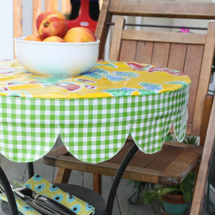 Best 25 Ed Tablecloths Ideas Only On Pinterest Oilcloth I Would Really Like A Nice Wipe Down Oilcloth Tablecloth This Tutorial