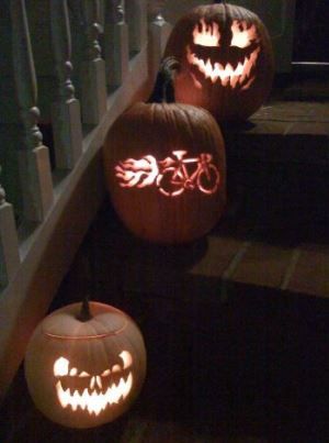 Ideas for pumpkin carving patterns, stencils, templates, with some easy, simple, creative designs. Impress at a Halloween party or contest with cool and unique patterns! Tips on how to carve a pumpkin, what you need for fun Halloween activities for kids, teens, and adults and great pumpkin carving tools as a set for best experience! Carving tutorial video too. Porch fall decor and Halloween decorations at home for the yard! Ideas: bikes, bicycles, cycling, running, triathlon, swimming!