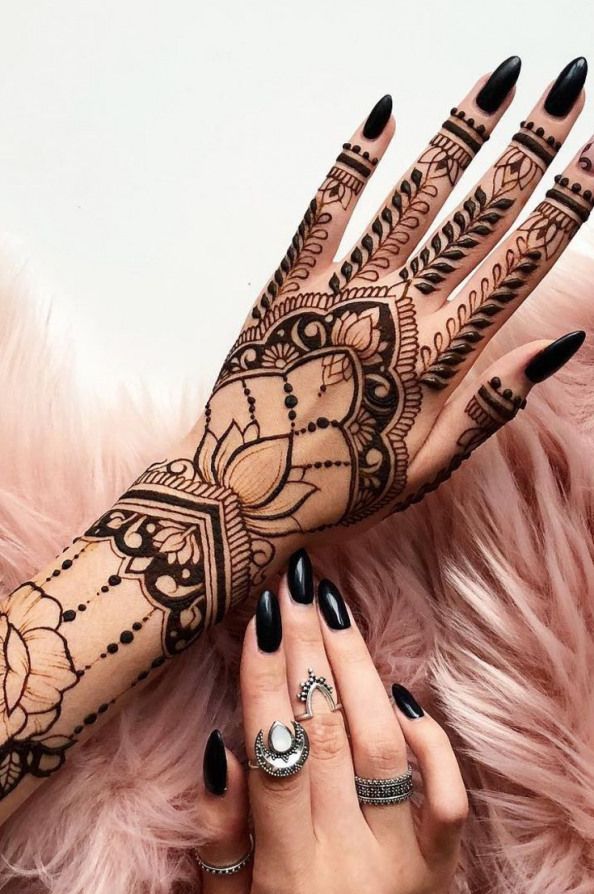 At The Chascitymarket Henna Hennaart Hennatat Henna Tattoo Hand Henna Tattoo Designs Hand Henna Tattoo Designs