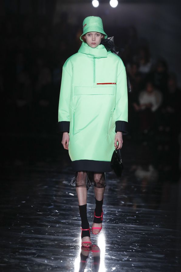 linea rossa la ligne sportswear de prada fait son come back pour la rentree 1 | Sportswear, Vogue, Vogue paris