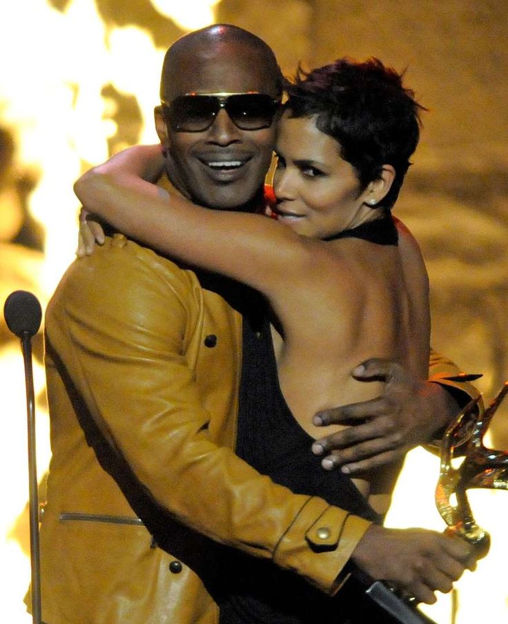 Jamie foxx dating halle berry