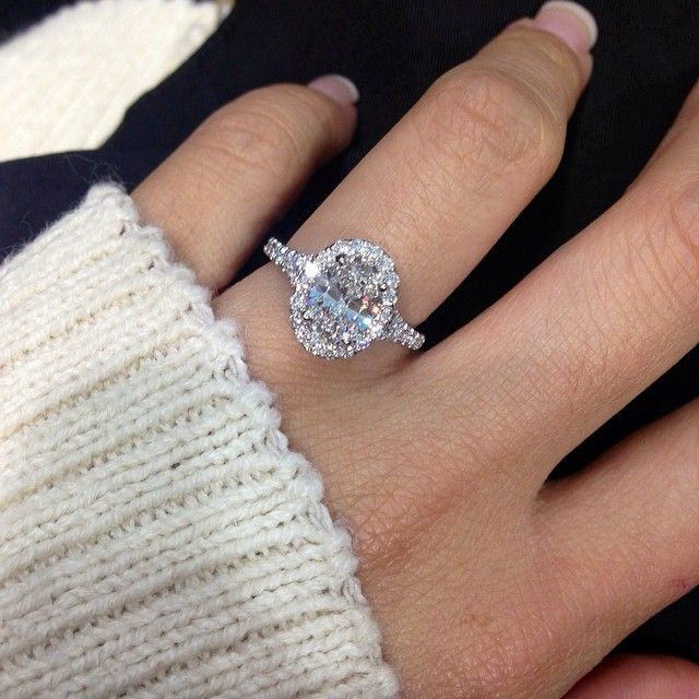 Platinum oval shop halo engagement rings