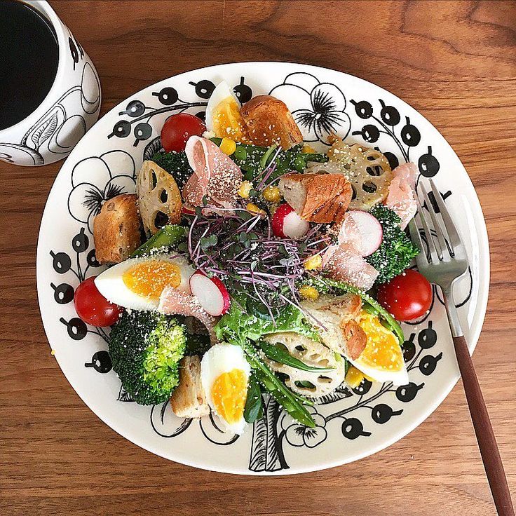 Shioさんはinstagramを利用しています 今日の朝ごはん ライ麦パンをクルトンにした山盛りサラダ サラダ カフェ メニュー ライ麦パン Shioさんはinstagramを利用しています 今日の朝ごはん ライ麦パンをクルトンにした山盛りサラダ サラダ カフェ メニュー ライ麦パン