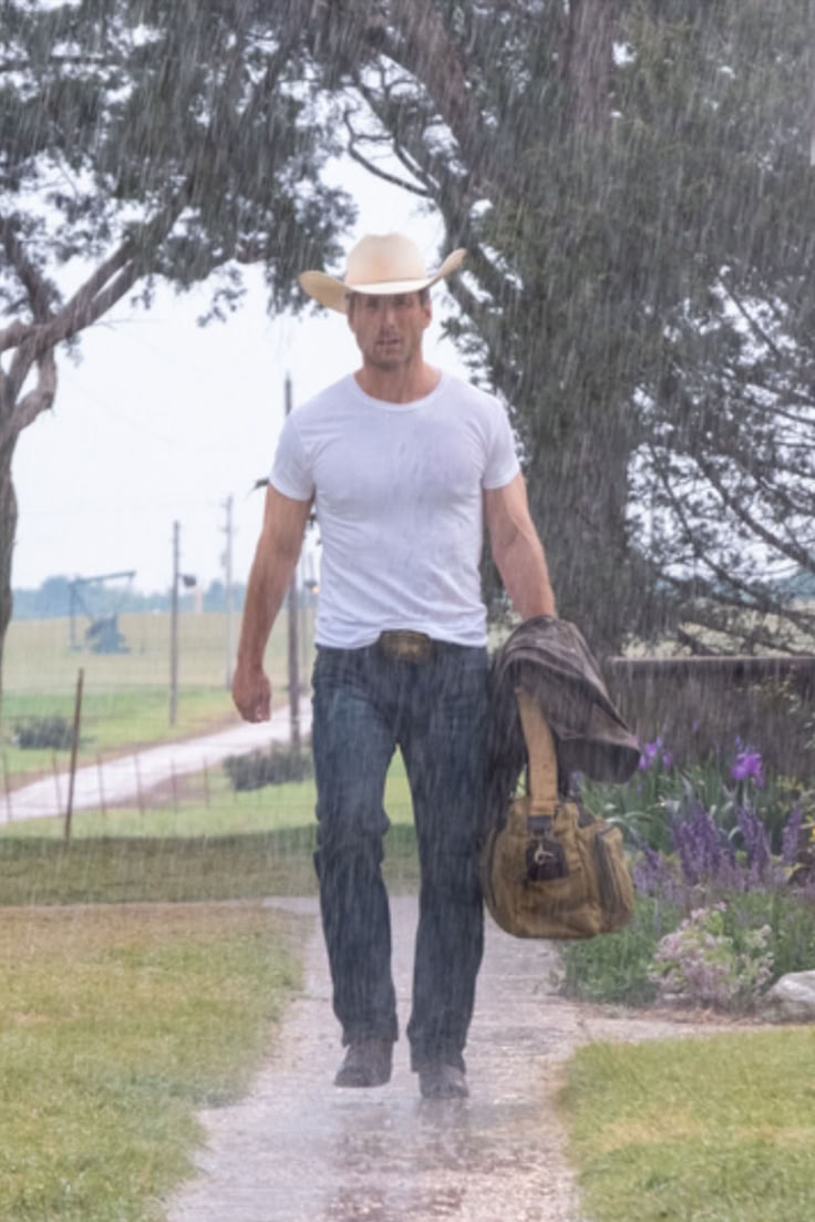 Twisters Glen Powell in 2024 Glen powell, Glen, Glenn powell