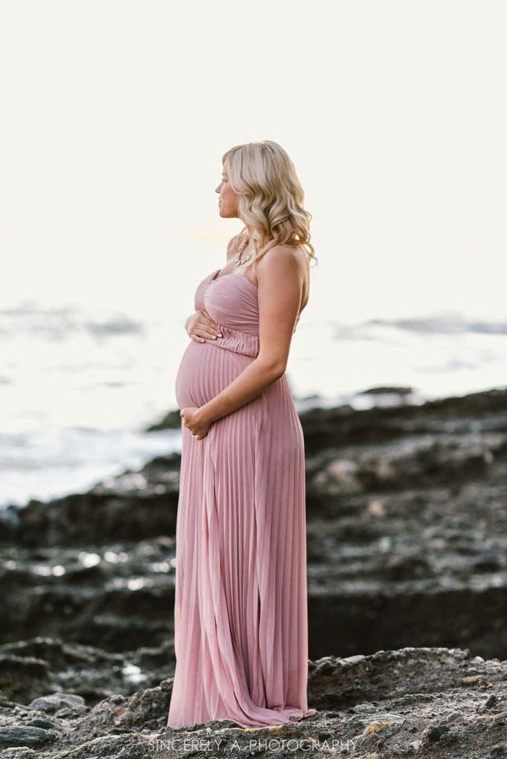 Beach Maternity Session | Pregnant mom, Baby bump style, Beach maternity