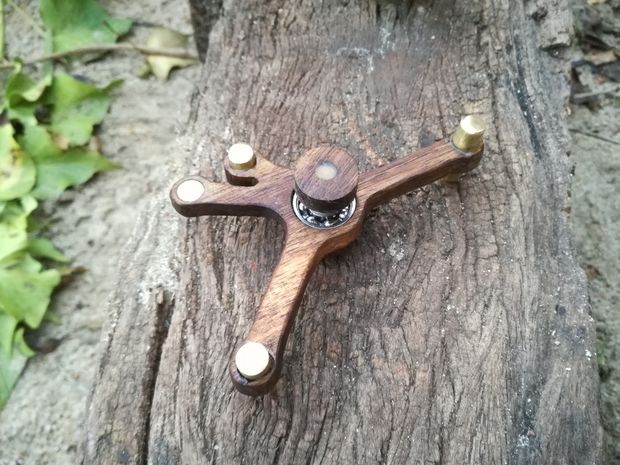 85 best FIDGET SPINNERS images on Pinterest