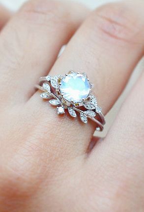 Luxury Jewelry 2017/2018 : Diamond & Moonstone Ring Set