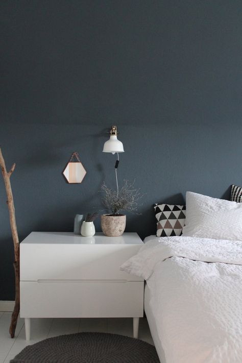 Die besten 25+ Dunkelblaue wände Ideen auf Pinterest Dunkel - faszinierende kombination braun und blau schlafzimmer Die besten 25+ Dunkelblaue wände Ideen auf Pinterest Dunkel - faszinierende kombination braun und blau schlafzimmer