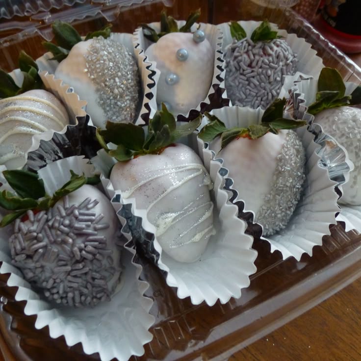 Chocolate Surprise Cake Strawberries Chocolate Surprise Cake Strawberries