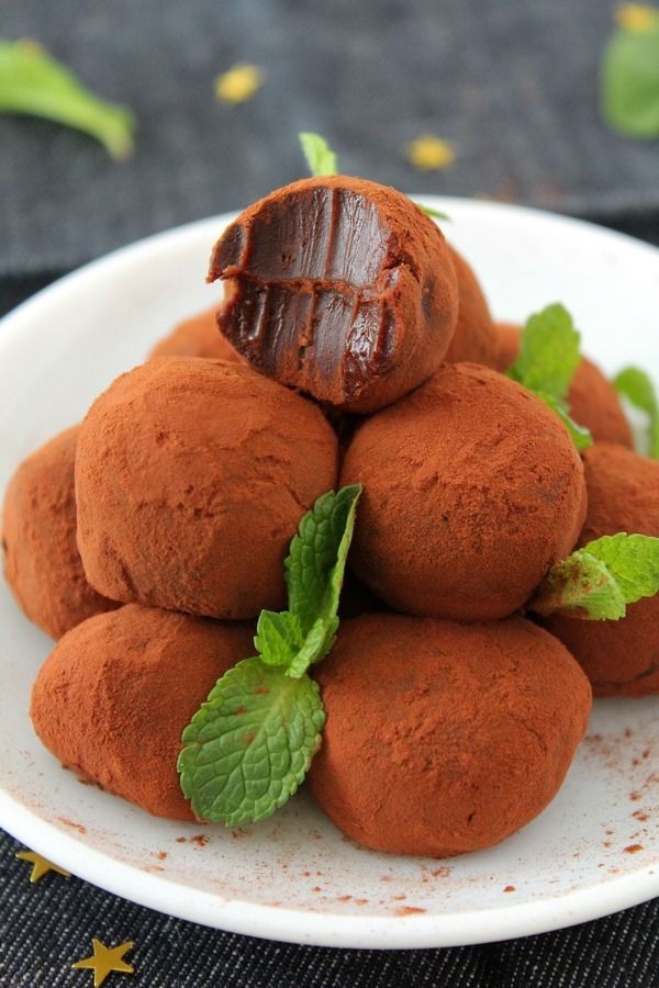 Truffes Au Chocolat Noir Menthe After Eight Chocociframboise Le Blog Truffesauchocolat Truffes Au Chocolat Noir Menthe After After Eight Food Desserts