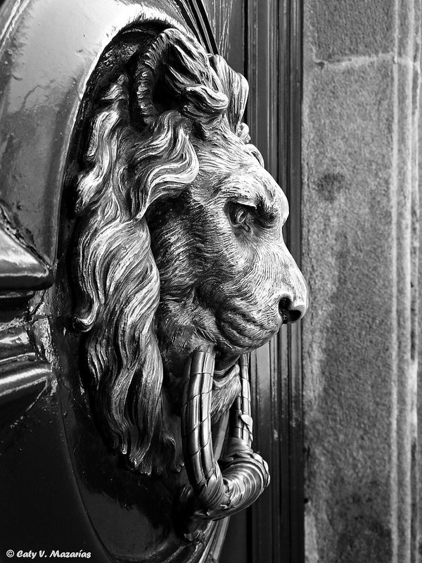 Aldaba Típica By Caty V. Mazarias Antoranz (WHAT A DOOR KNOCKER Aldaba típica | by Caty V. mazarias antoranz (WHAT A DOOR KNOCKER ) | door details,