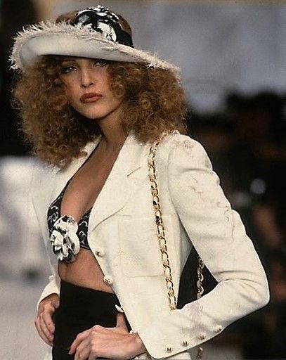 Nadja Auermann - CHANEL 1993 | Fashion, Supermodels, 90s fashion Nadja Auermann 90s