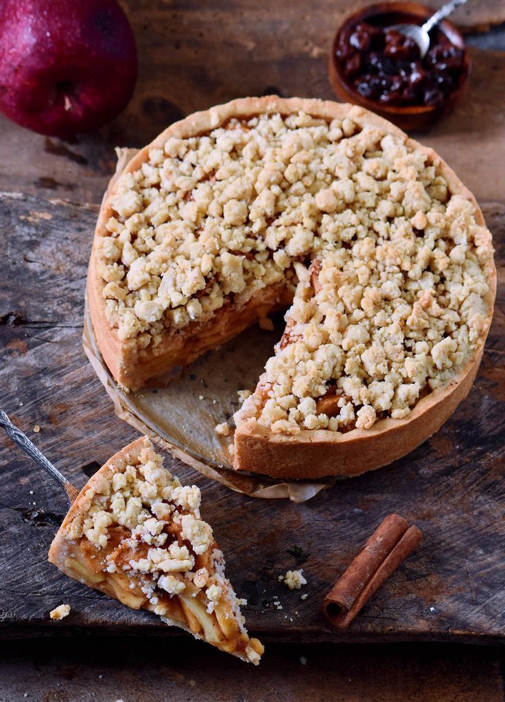 This Vegan Apple Pie With Streusel Is The Perfect Fall Dessert