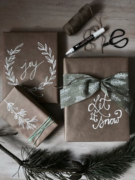 Idée d'emballage de Noël: cadeaux emballés de tissu bricolage #bricolage #ca...