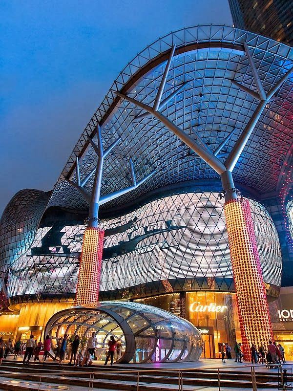 Ion Mall At Orchard Road A Gigantic Underground Mall In The Shopping Street In Singapore One Of T Shopping Mall Architecture Shopping Mall Design Mall Facade