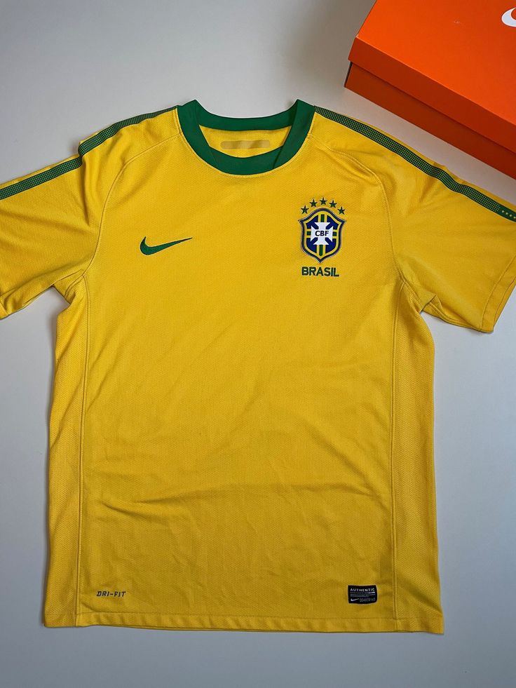 Brazil Football Jersey 2010 World Cup Nike Home Shirt excellent MEDIUM Size  