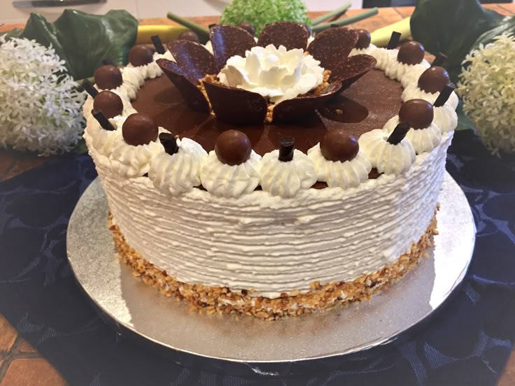 Torta al cioccolato, nocciola e panna Pasticci di