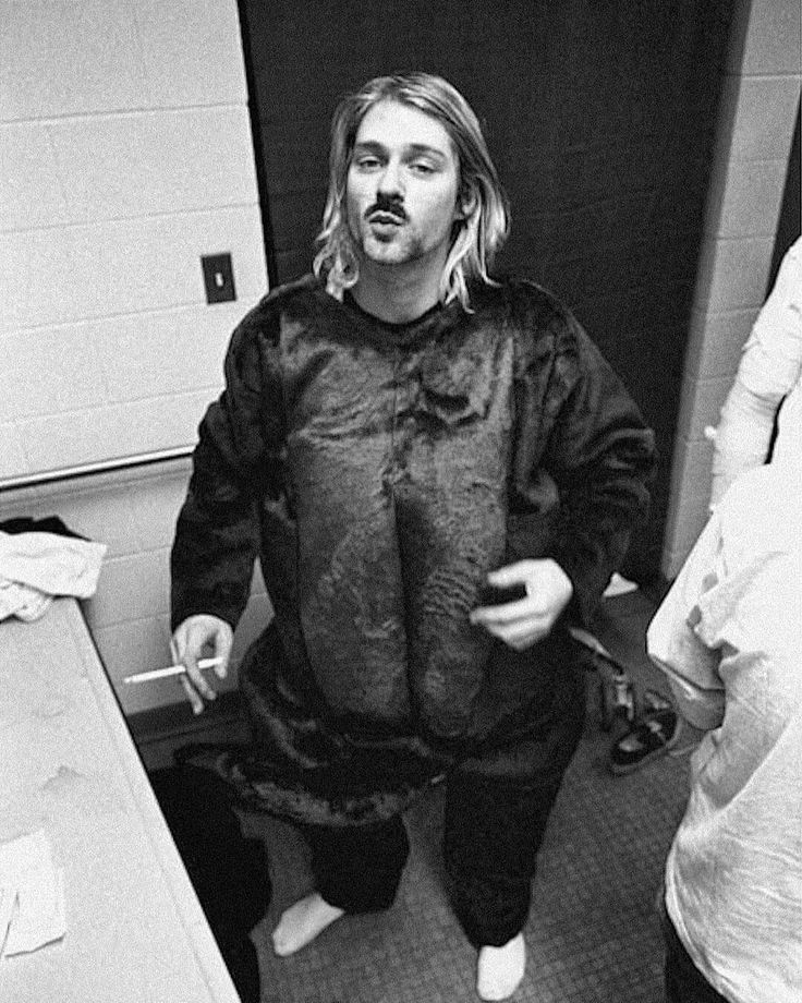 Pin Von Idk Auf Kurt Cobain In 2024 Pin Von Idk Auf Kurt Cobain In 2024