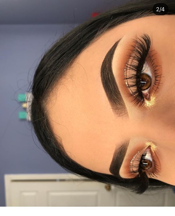 Gold glitter eye makeup | Inspiring Ladies | Ideias para maquilhagem