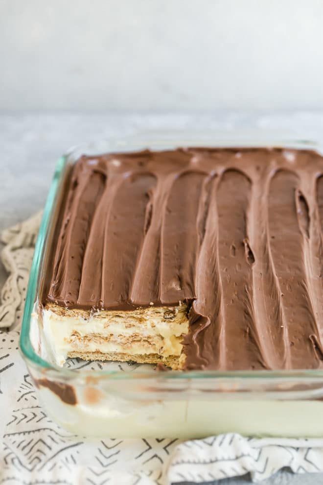 Easy Chocolate Eclair Cake Recipe Easy cake recipes Easy Chocolate Eclair Cake Recipe Easy cake recipes