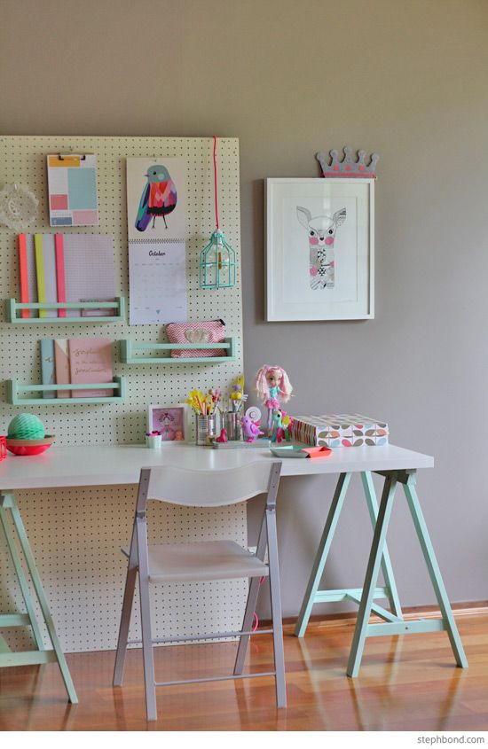 Best 25 Child Desk Ideas On Pinterest A Childrens A Hy And Colorful Place To Study