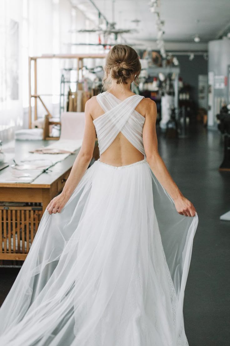 Brautkleid rückenfrei mit Drappierungen Brautkleid rückenfrei mit Drappierungen