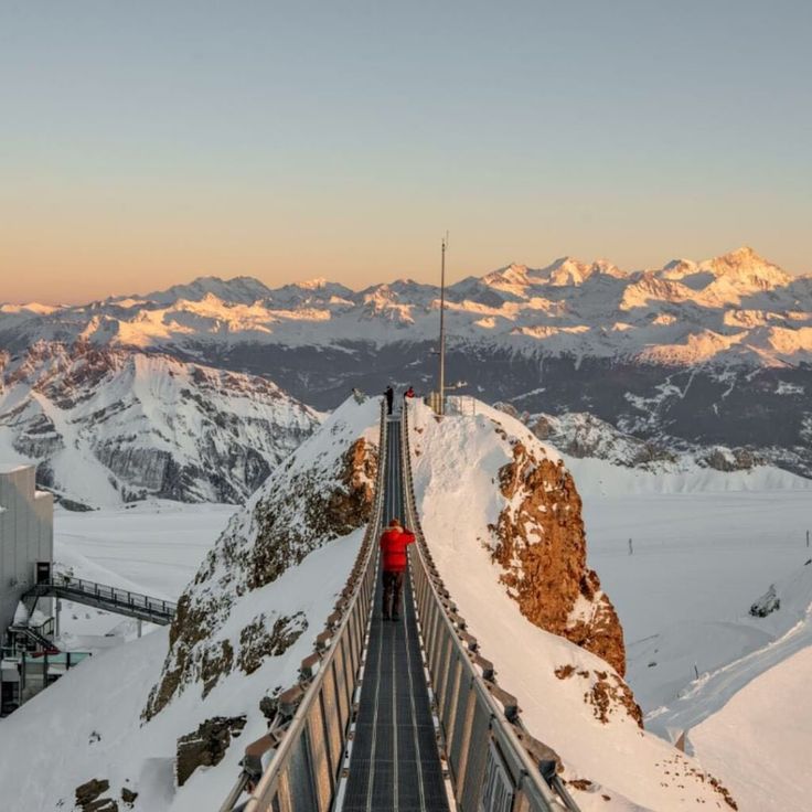 Do you dare to cross the stunning Peak Walk? This Summer plan your customise Swi… Do you dare to cross the stunning Peak Walk? This Summer plan your customise Swi…