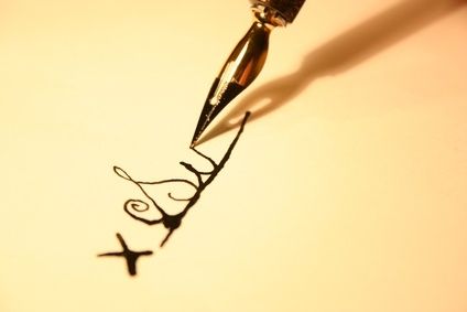 Crear firmas electrónicas en Adobe. Una firma electrónica es como una firma manuscrita, excepto que es más segura. Una firma digital es difícil de falsificar porque tiene la información encriptada que es específica de la persona que creó la firma.