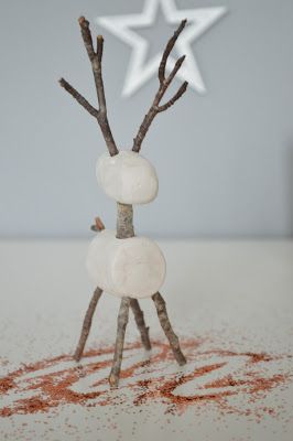 Un Renne En Branchages Et Pâte A Modeler {Déco de Noël} | Lily's Little F...