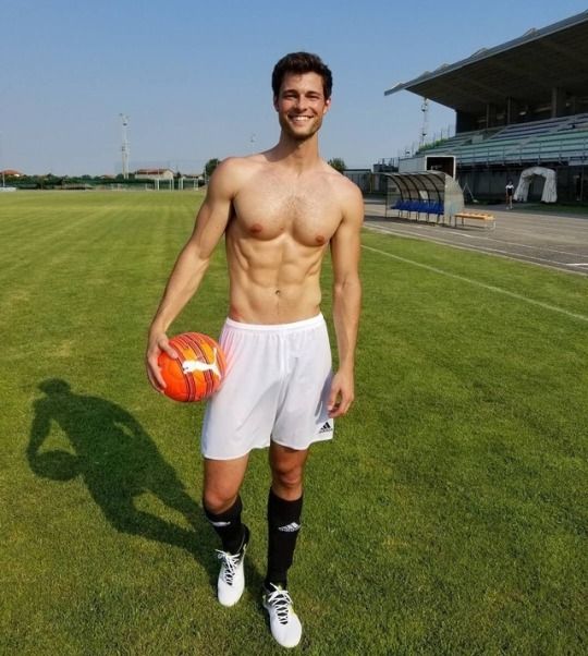 List 98+ Pictures Football Player On Too Hot To Handle Completed