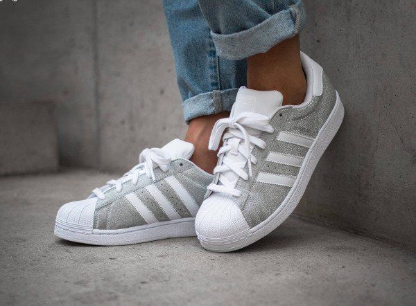 Sneakers-actus : des news fraîches depuis 2010 | Adidas shoes women, Adidas superstar, Adidas superstar