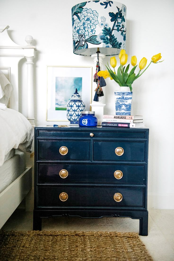Best 25+ Bedside table decor ideas on Pinterest White bedroom Best 25+ Bedside table decor ideas on Pinterest White bedroom