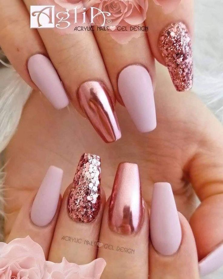 Pin by 𝐵𝑟𝑖𝑡𝑡𝑛𝑒𝑦 𝐶𝑎𝑟𝑟𝑖𝑧𝑎𝑙𝑒𝑠 on Nails Gold acrylic nails, Rose gold nails, Gold nails
