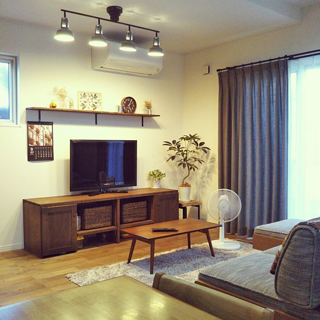 部屋全体/飾り棚/造作テレビ台/無垢の床/照明などのインテリア実例 新規上場商品 テレビ台、飾り棚 リビング収納