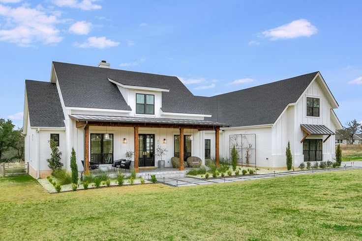 House Plan 041-00160 - Country Plan: 2,686 Square Feet, 4 Bedrooms, 2.5 Bathroom...