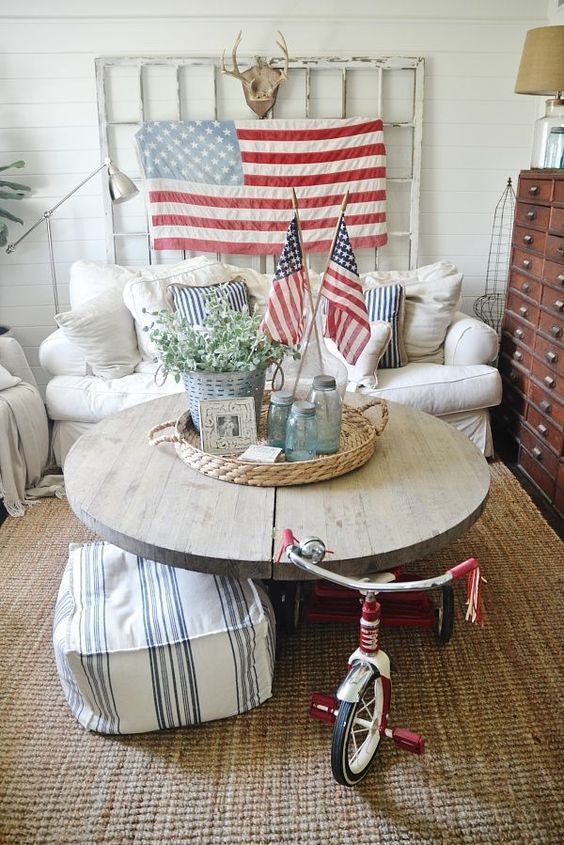 33 Farmhouse Fourth July Independence Patriotic Day Decoration Idea