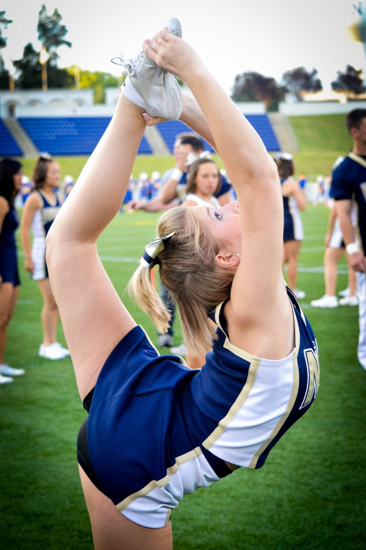 Cheer Scorpion Stunt Field Cheerleading Moved From Kythonis Cheerleading Stunts Bow And Arrow