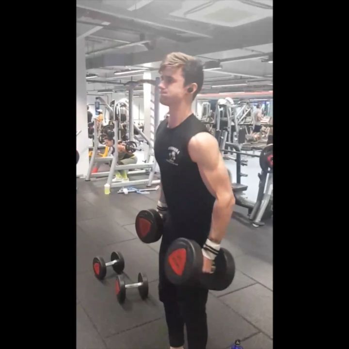 Single arm alternating hammer curls