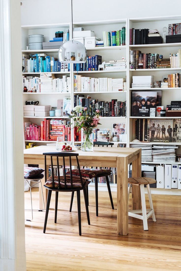 Über Magazine, Feminismus und Harmonie: Unsere Homestory mit Regale, die Harmonie in jedes Zuhause bringen | Regal design
