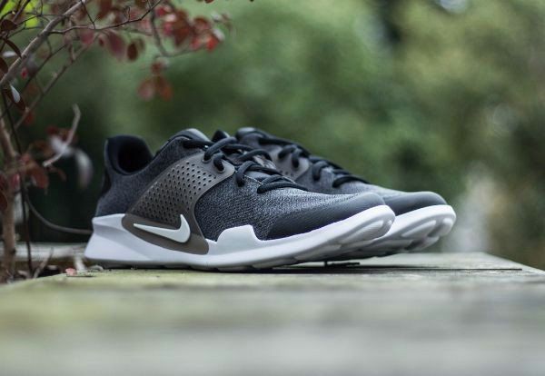 June Latest New Arrival 2017 Uk Trainers New Nike Arrowz Dark Grey Noir Blanc Cheap For Sale New Nike Nike Dark Grey